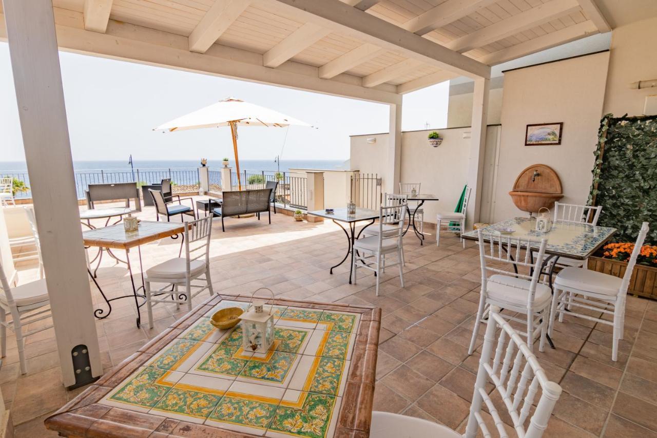 Bed and Breakfast Ottocento Sul Mare Nizza di Sicilia Esterno foto