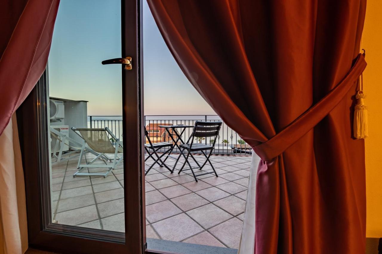 Bed and Breakfast Ottocento Sul Mare Nizza di Sicilia Esterno foto