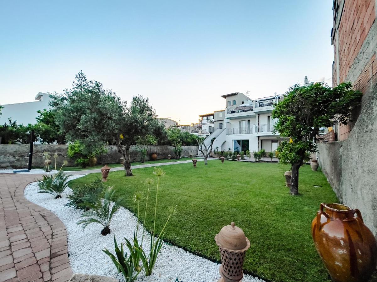 Bed and Breakfast Ottocento Sul Mare Nizza di Sicilia Esterno foto